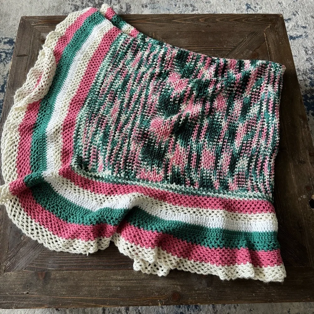 Vintage Handmade Crochet Blanket Throw Square Ruffle Flounce Edge